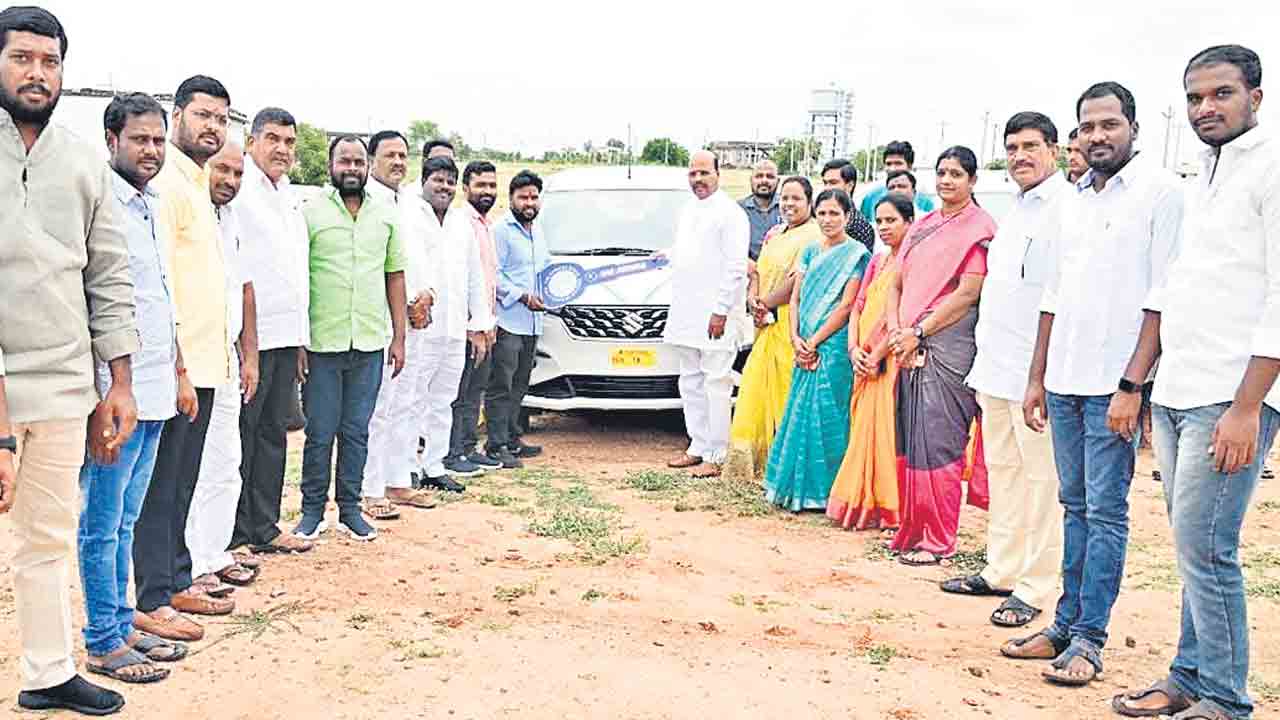 మాజీ ఎమ్మెల్యేకు దళితబంధు