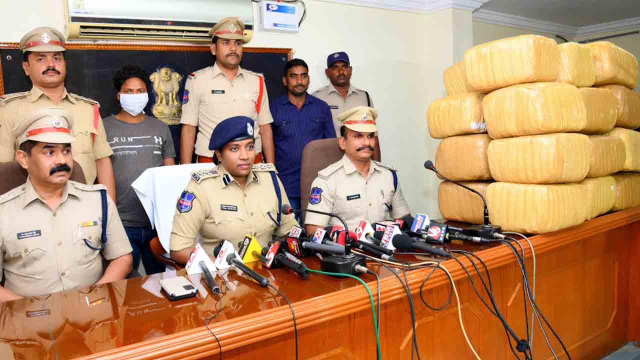 గంజాయి రవాణా చేస్తున్న వ్యక్తి అరెస్ట్‌
