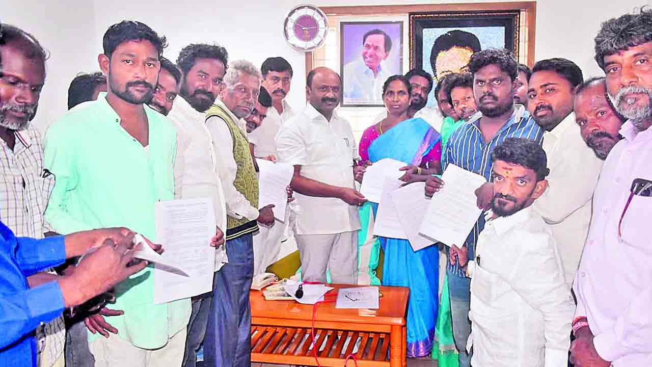 పల్లెల అభివృద్ధికి ప్రభుత్వం కృషి