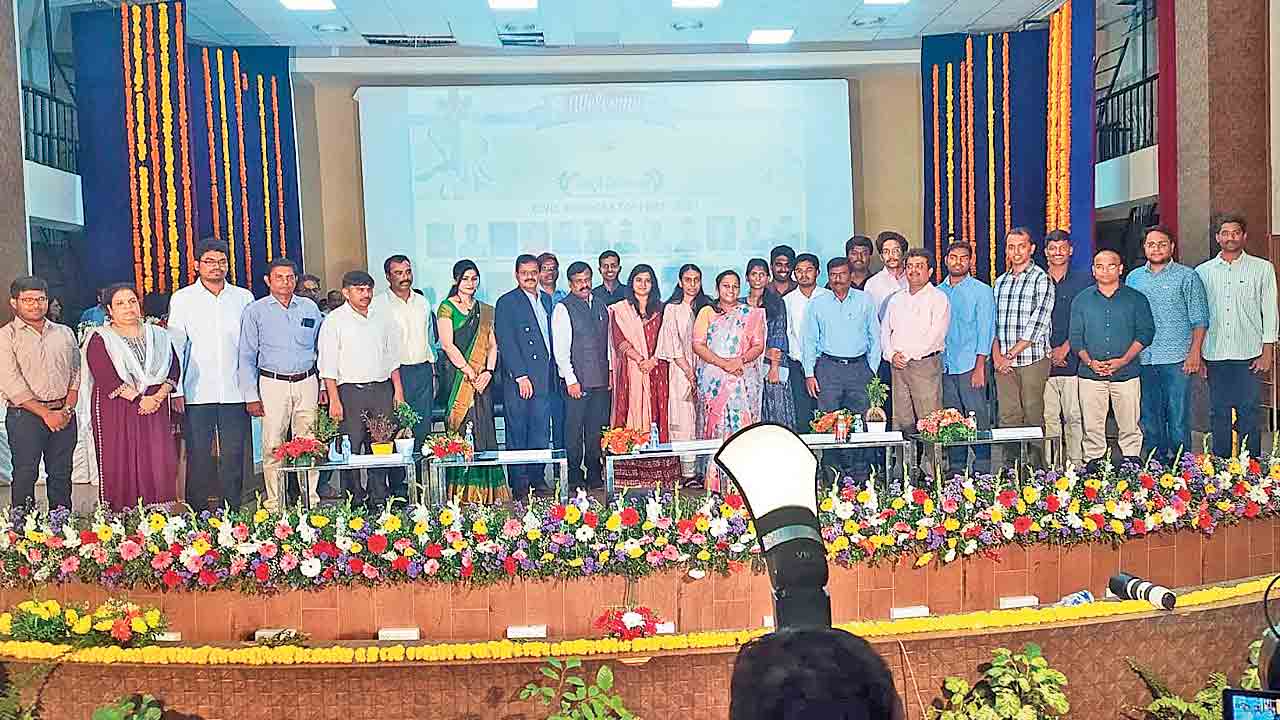 రాష్ట్ర బీసీ సంక్షేమశాఖ ముఖ్య కార్యదర్శి బుర్రా వెంకటేశం