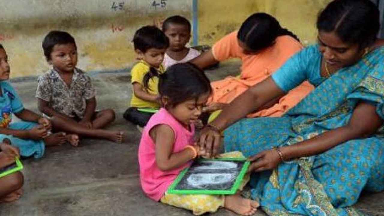 మినీ అంగన్‌వాడీల ఉన్నతీకరణకు చర్యలు