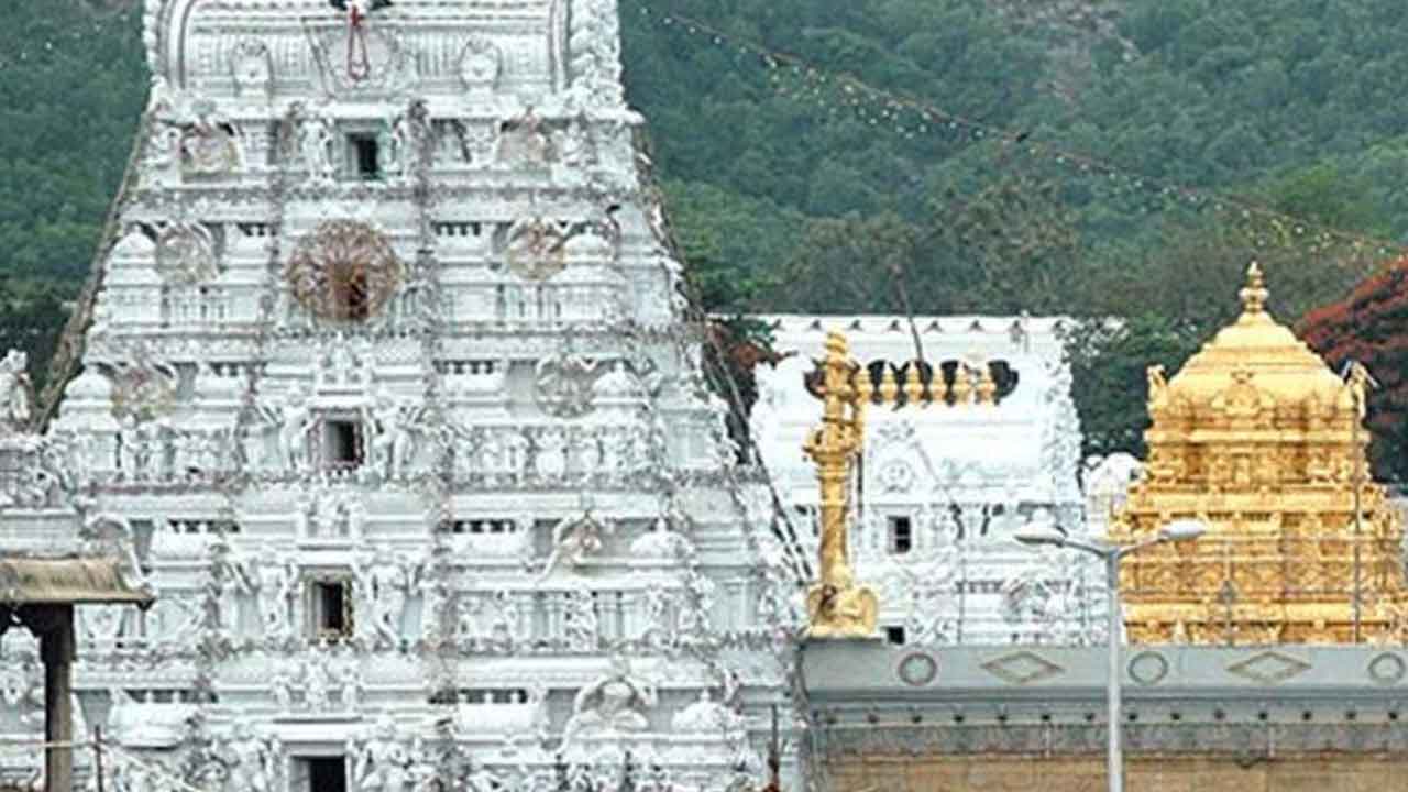 తిరుమలలో సర్వదర్శనానికి 12 గంటల సమయం