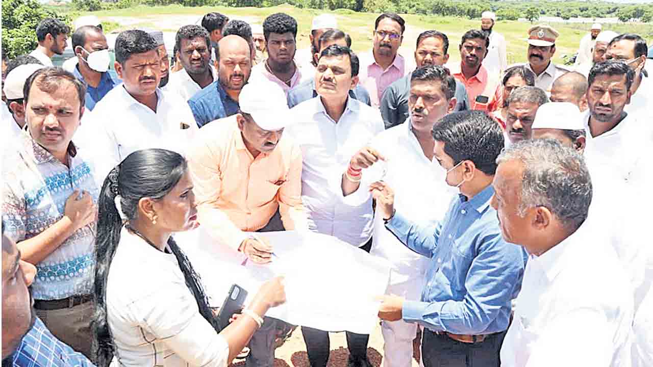 ఎల్‌ఈడీ పార్కు కోసం స్థల పరిశీలన