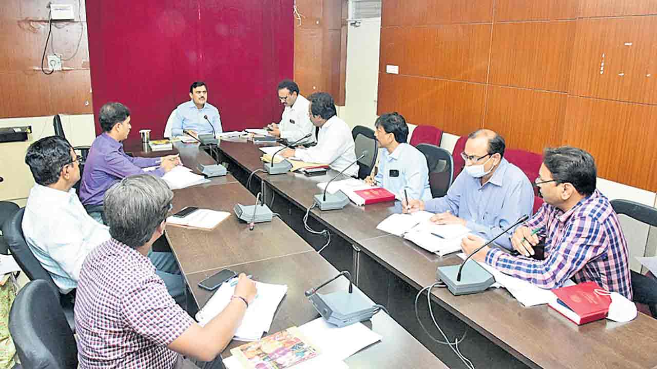 భూ సేకరణ వేగవంతం చేయాలి