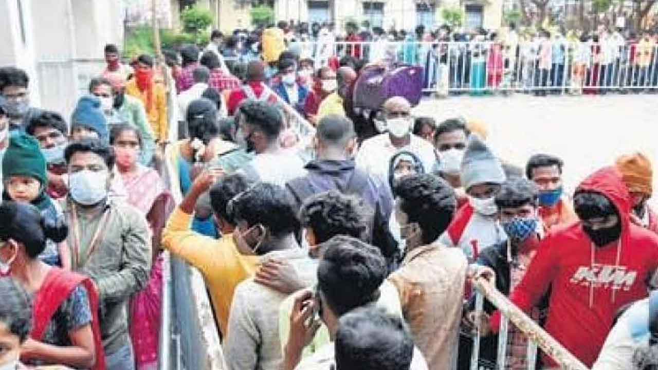 తిరుమలలో పెరిగిన భక్తుల రద్దీ .. దర్శనానికి 24 గంటల సమయం