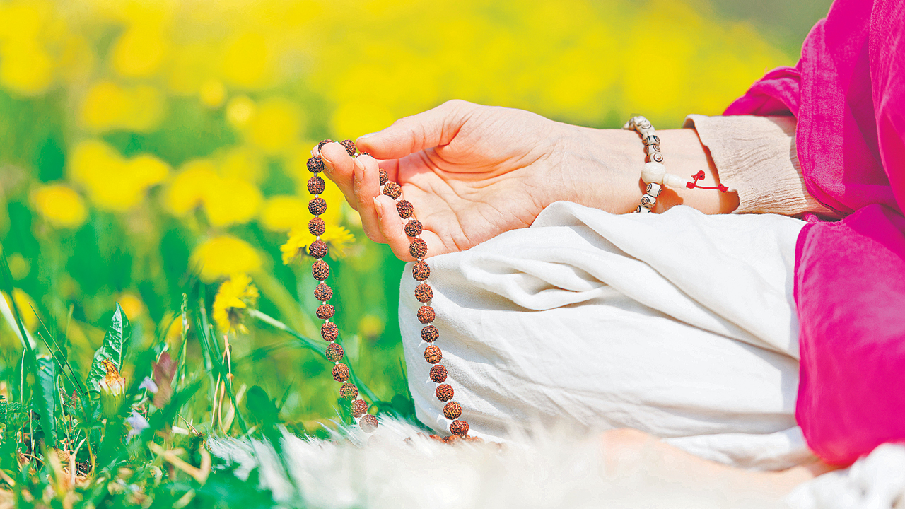 Vasthu Shastra | నిత్యం మంత్ర జపం వల్ల ఇంట్లో దోషాలు పోతాయా?