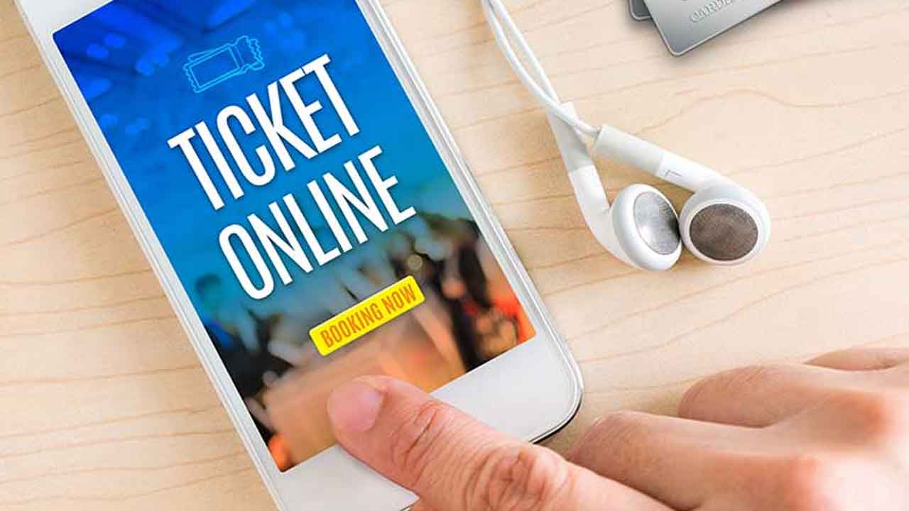 ఆన్‌లైన్‌లో టికెట్ల విక్రయంపై ఏపీ హైకోర్టు స్టే