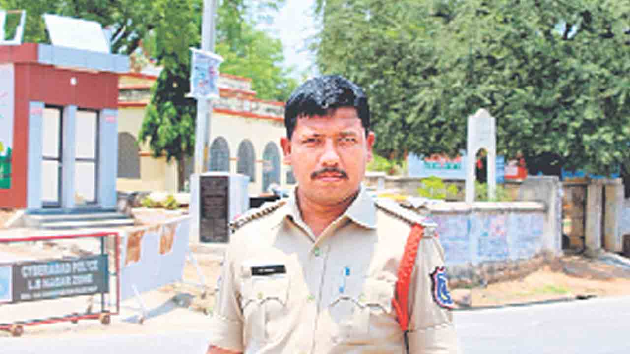 పెండ్లి పేరుతో యువతిని మోసగించిన ఎస్‌ఐ