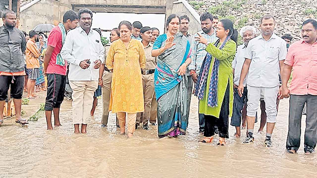 ప్రజలు అప్రమత్తంగా ఉండాలి
