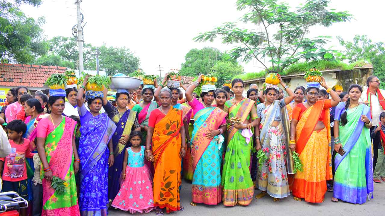 ఘనంగా బోనాలు