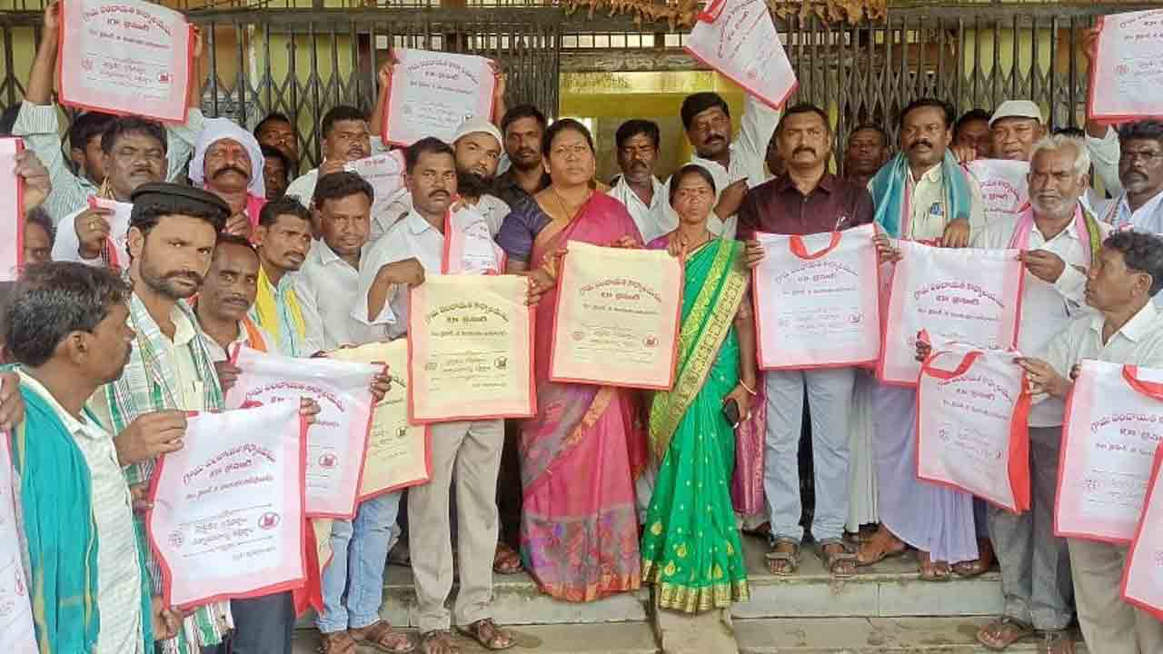 దళిత బంధు’తో ఆర్థిక భరోసా