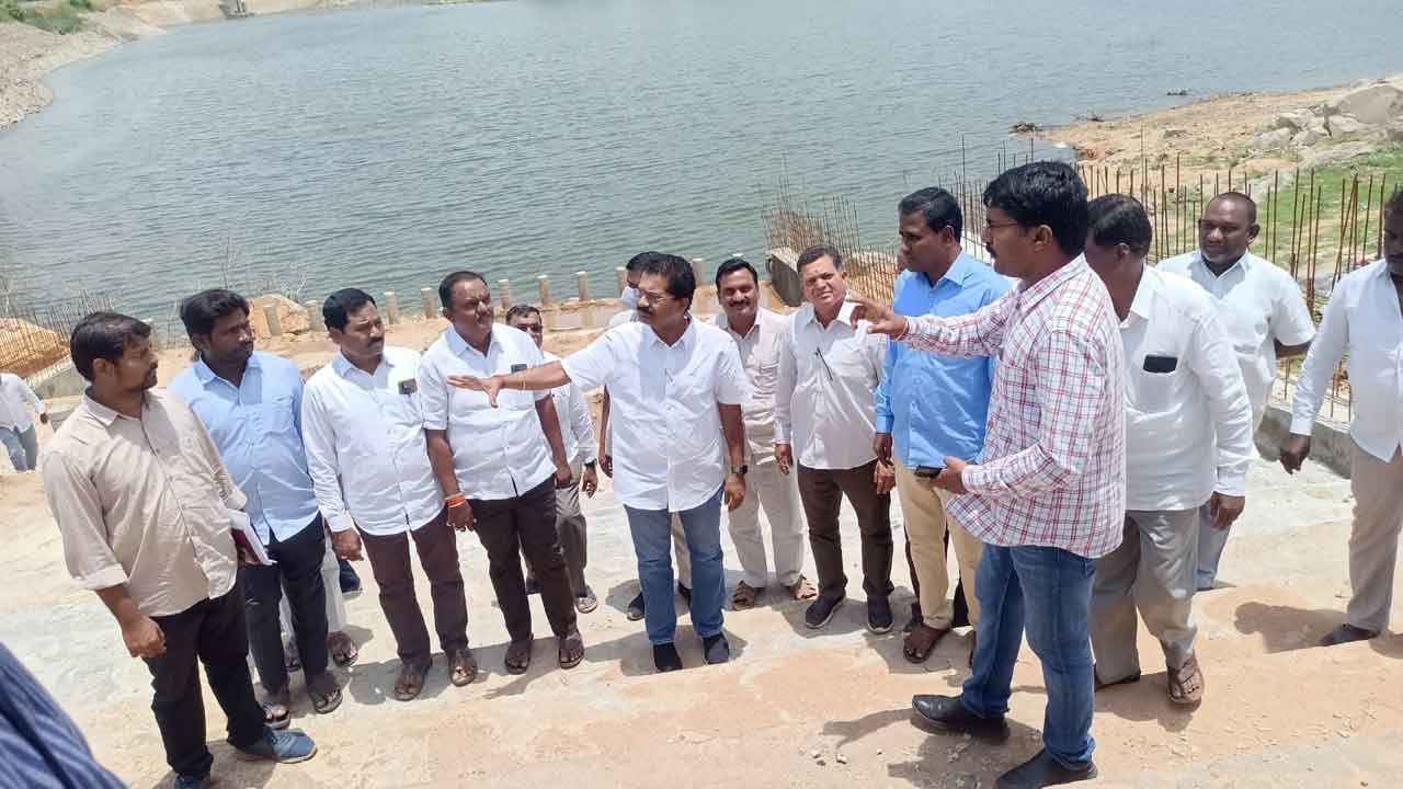 త్వరితగతిన పనులు పూర్తి చేయాలి