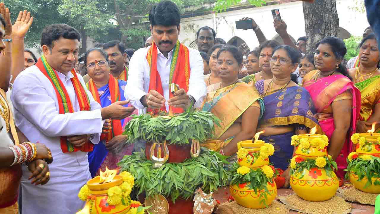 టీఎన్జీవోస్‌ ఆధ్వర్యంలో ఘనంగా బోనాల పండుగ