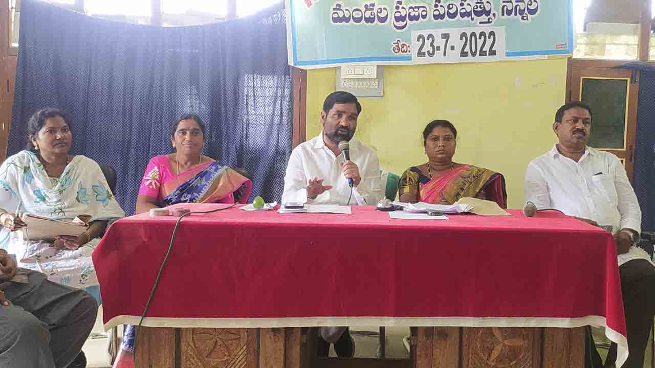 ఈజీఎస్‌ రద్దుకు కేంద్రం కుట్ర