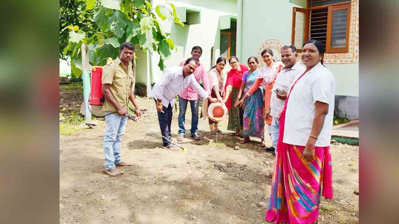 నీరు నిల్వ లేకుండా చూసుకోవాలి