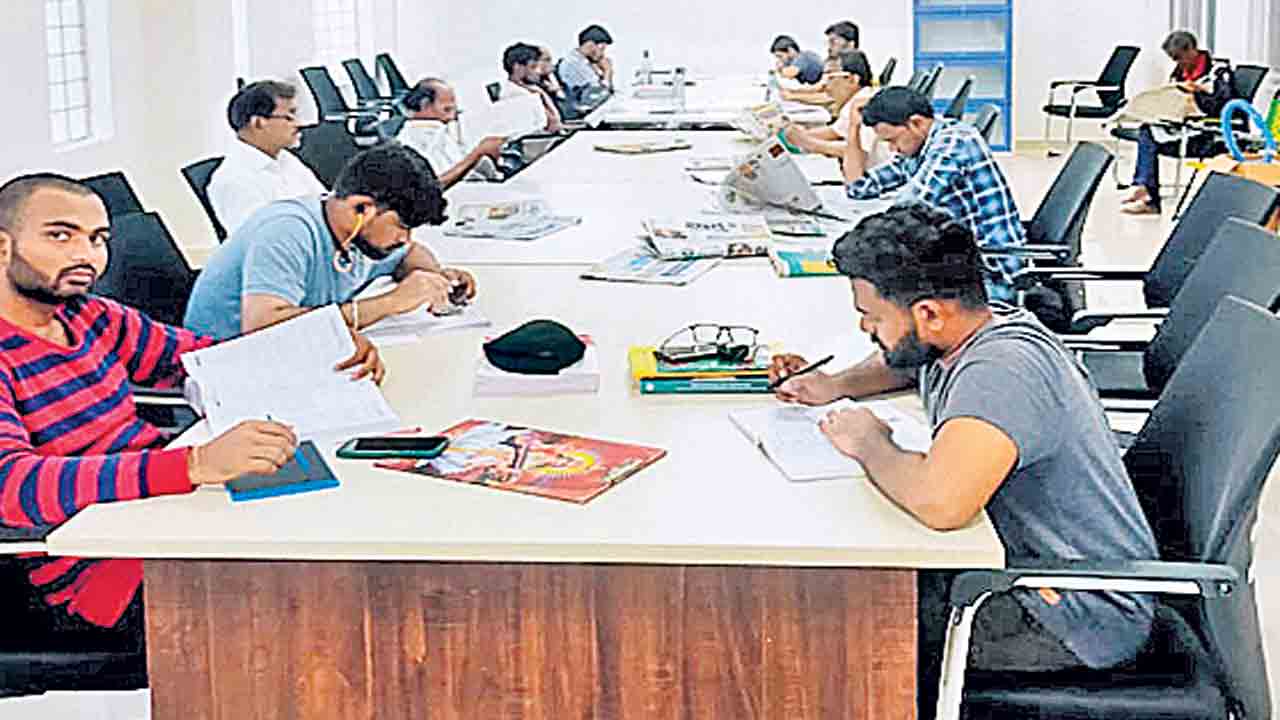 ఇటు చదువు.. అటు శిక్షణ