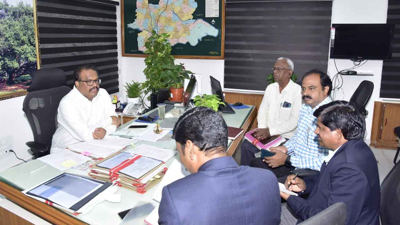 ‘దళితబంధు’తో ఆర్థికంగా రాణించాలి