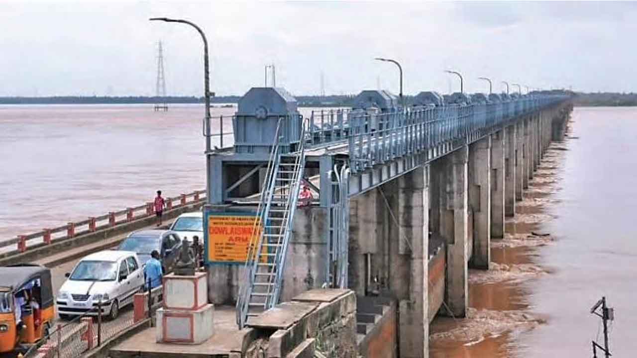ధవళేశ్వరం వద్ద మరింత తగ్గిన గోదావరి ప్రవాహం