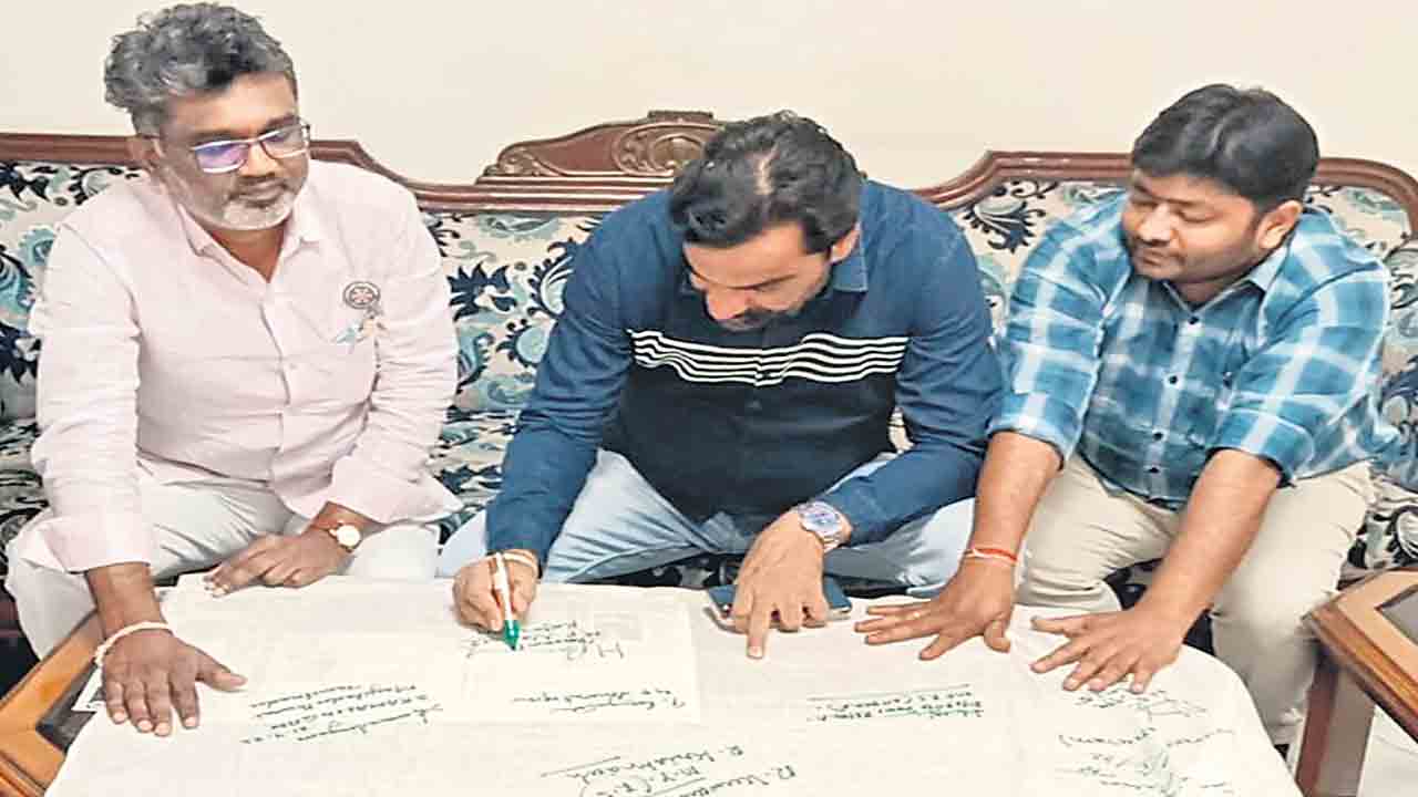 చేనేతపై జీఎస్టీ తొలగించాల్సిందే