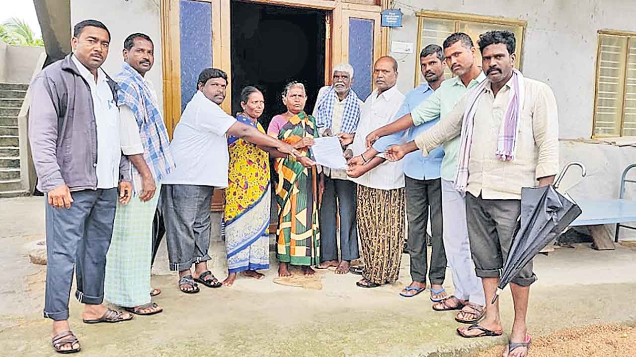 పేదలకు సీఎంఆర్‌ఎఫ్‌ వరం