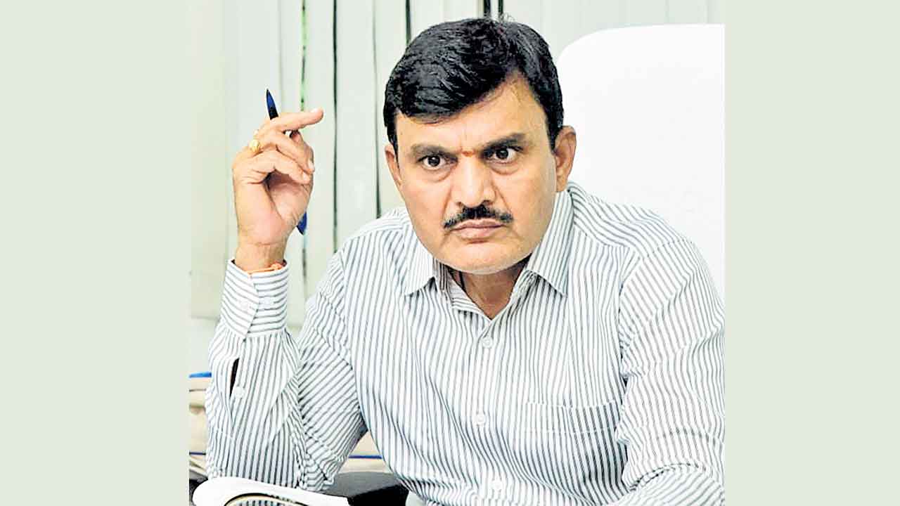 అసంఘటిత కార్మికులను పెన్షన్ పథకంలో చేర్పించాలి