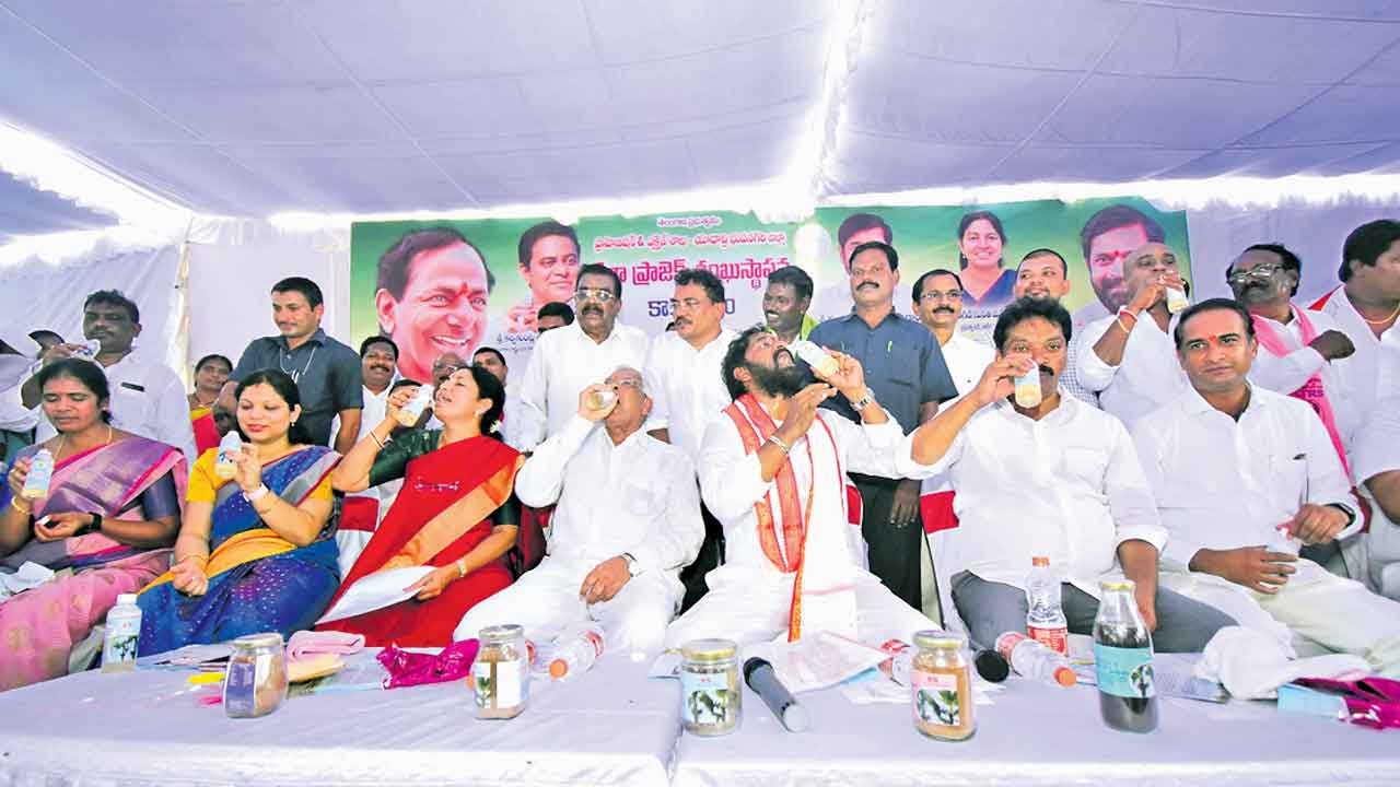 స్వరాష్ట్రంలో గీత కార్మికులకు ప్రాధాన్యం