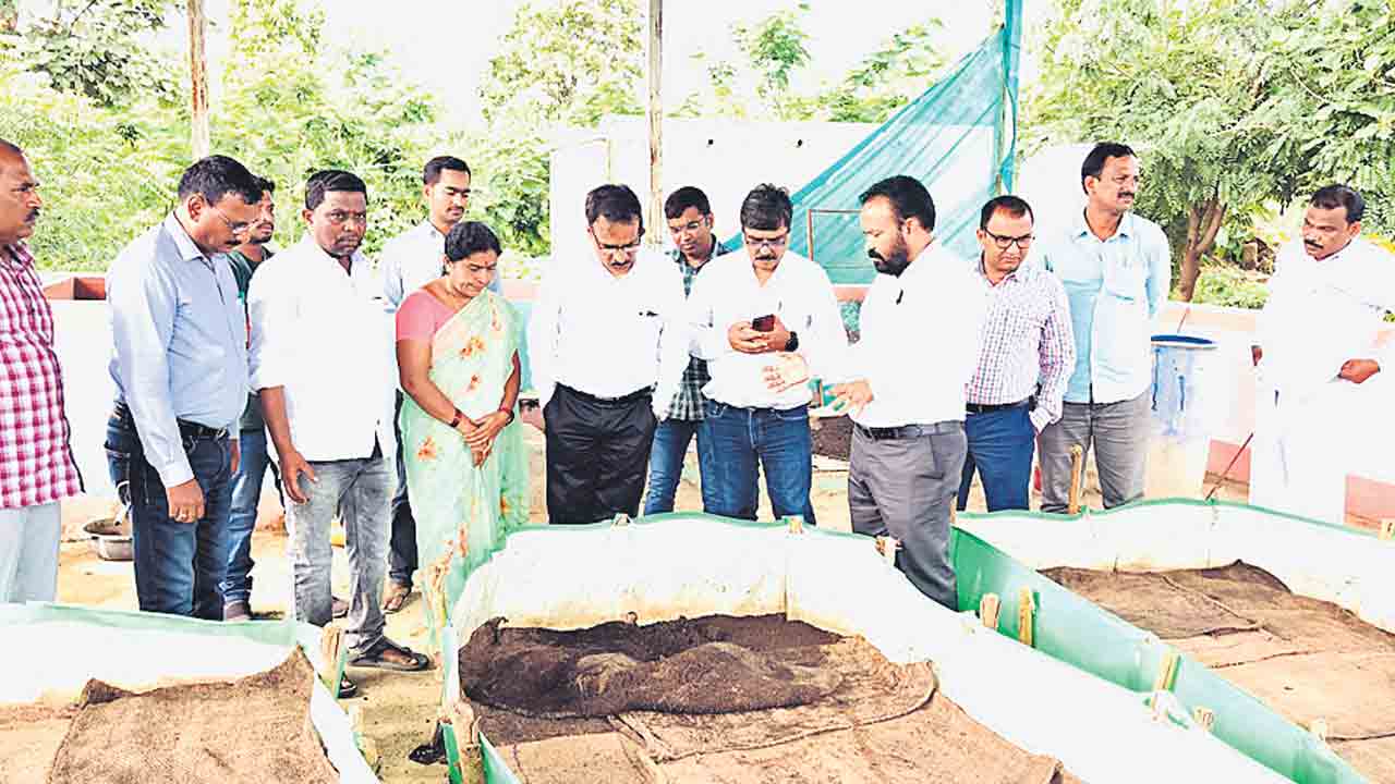 జల సంరక్షణ పనులను సమర్థవంతంగా నిర్వహించాలి