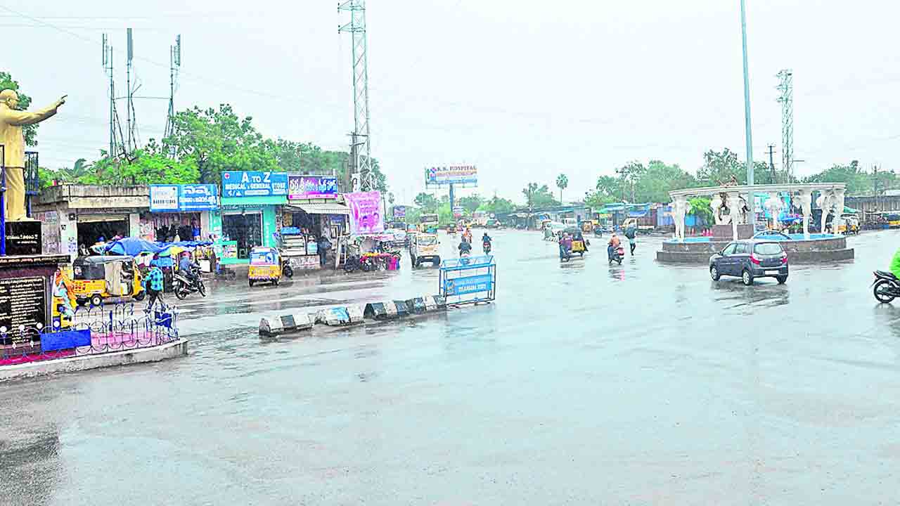 వదలని ముసురు