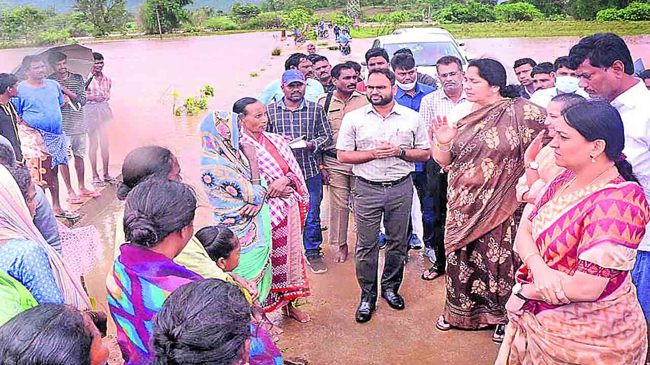 అప్రమత్తంగా ఉండాలి
