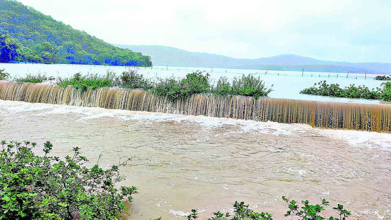 కుంభవృష్టి..