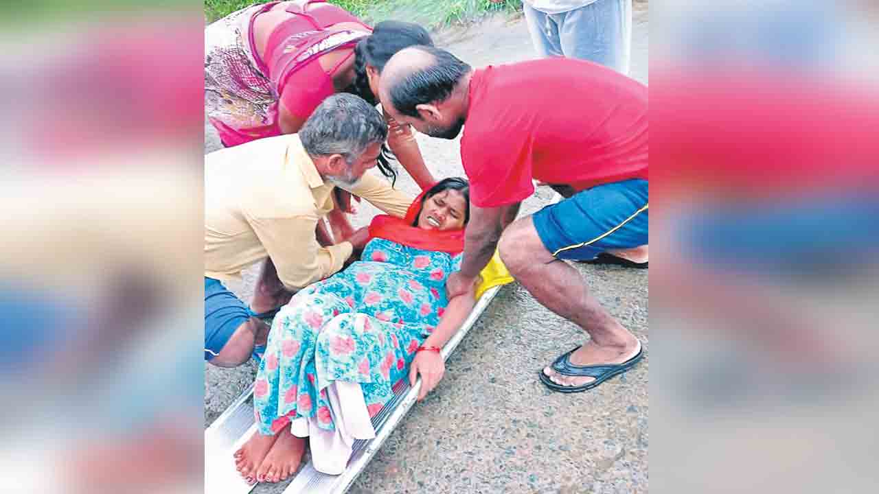 3 వాహనాలు మార్చి దవాఖానకు..