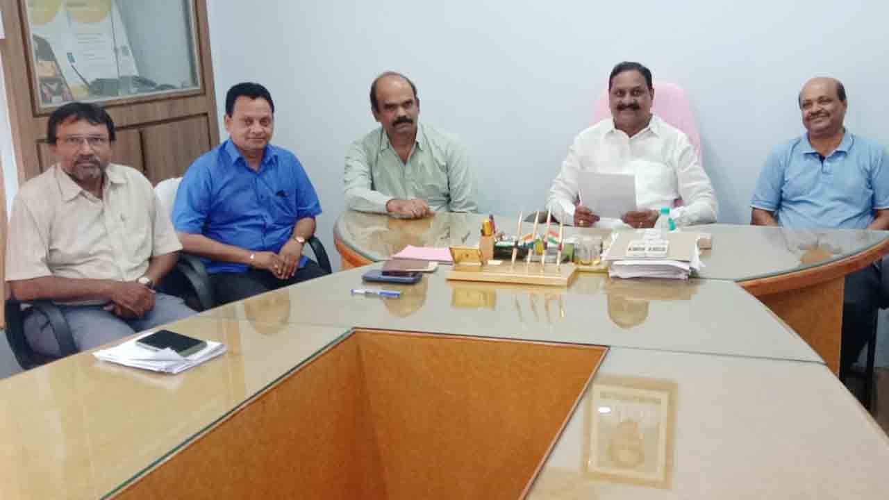 పాల ఉత్పత్తులపై జీఎస్టీ తొలగించాలి