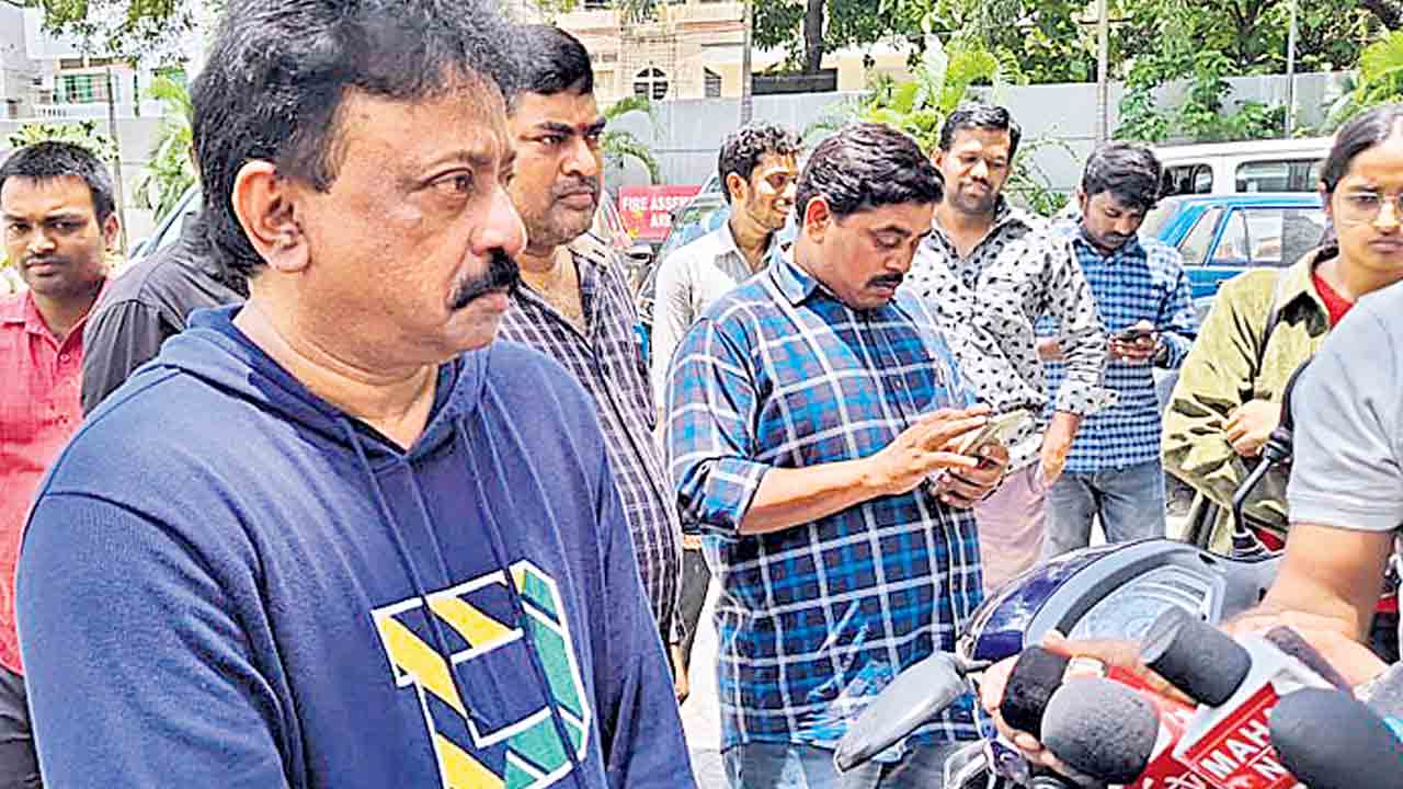 బ్లాక్‌ మెయిల్‌ చేసేందుకే సినిమాను ఆపించారు..