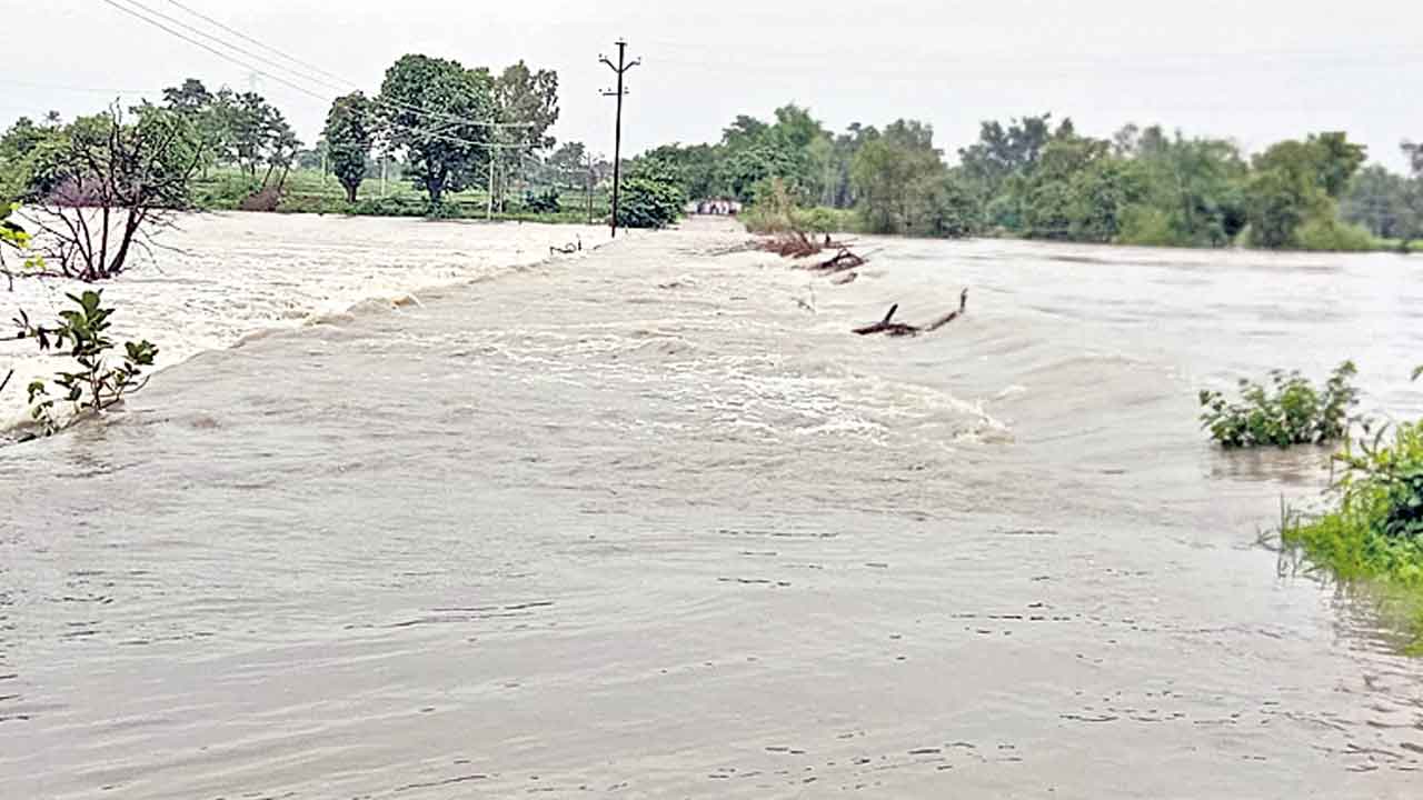 ముంచెత్తిన వరద