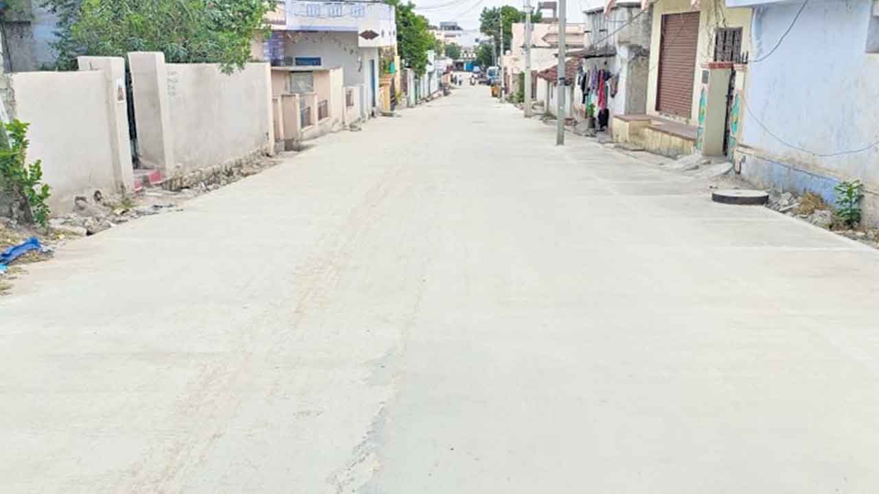 మున్సిపాలిటీల్లోని రోడ్లకు మహర్దశ