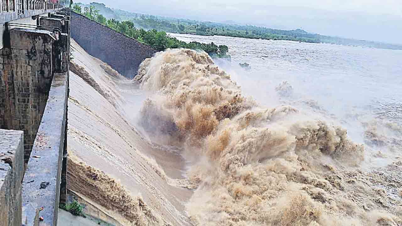 మహోగ్ర గోదావరి