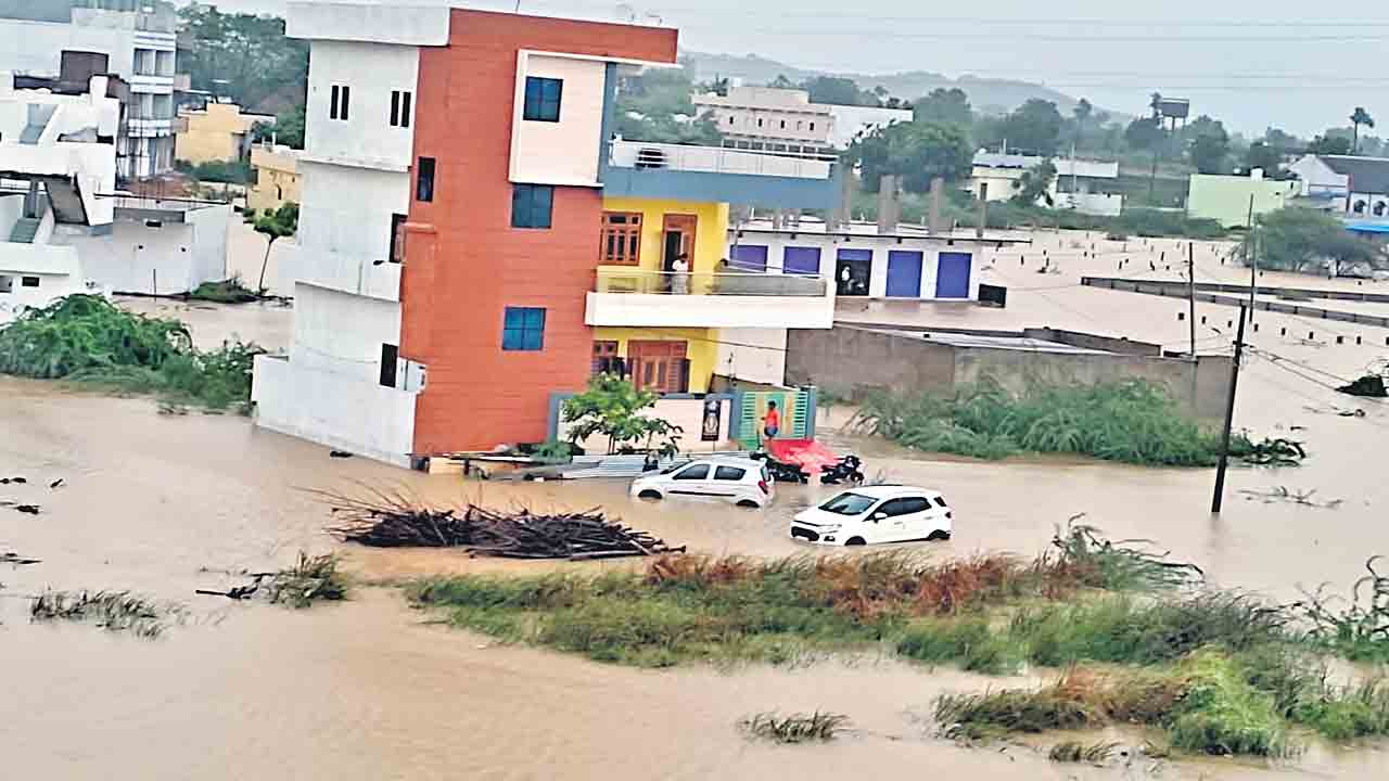 వర్ష బీభత్సం.. శాంతించు గంగమ్మ!