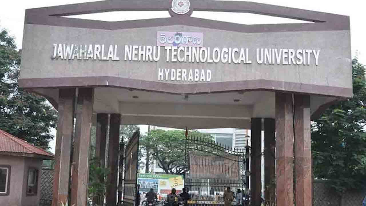 పోటాపోటీగా విద్యార్థి సంఘాల ర్యాలీ