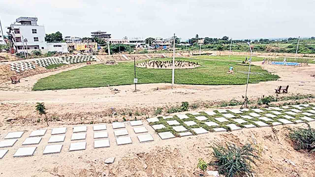 ఇబ్రహీంపట్నం వాసులకు అందుబాటులోకి వచ్చిన వాకింగ్ పార్క్