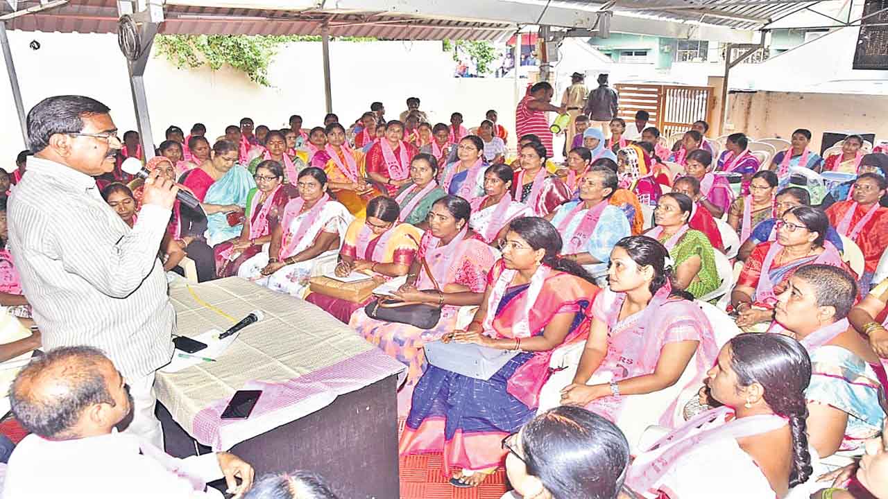 ప్రభుత్వ పథకాలు అర్హులకే అందాలి