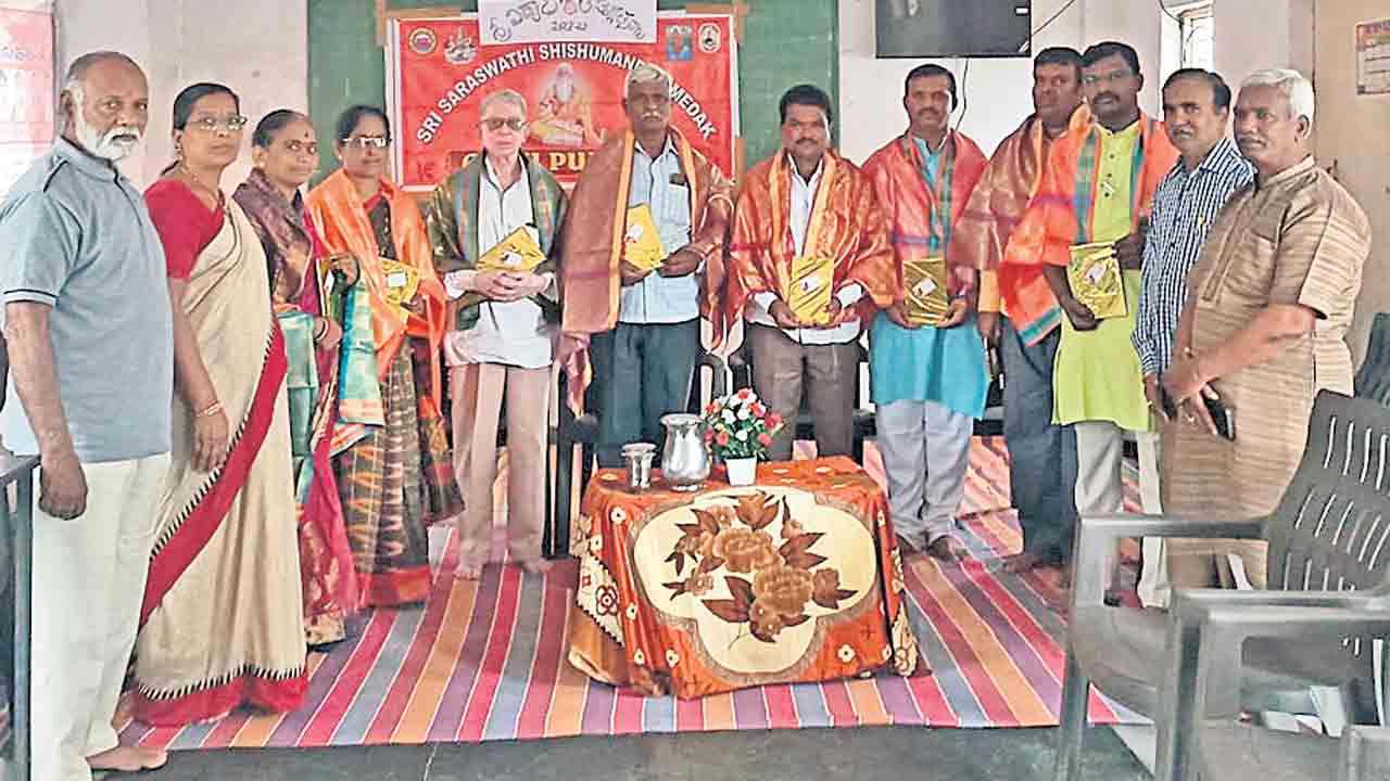 భక్తిశ్రద్ధలతో ‘గురు పౌర్ణమి’