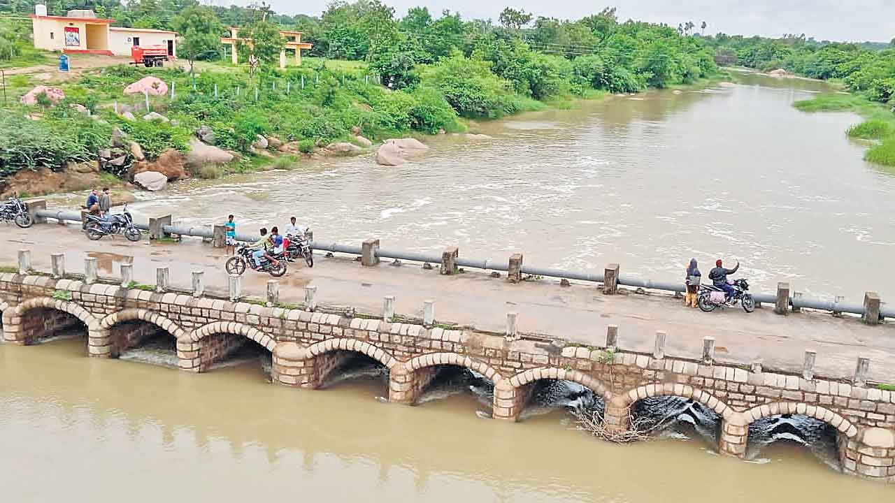 ఆగని వాన..తగ్గని వరద