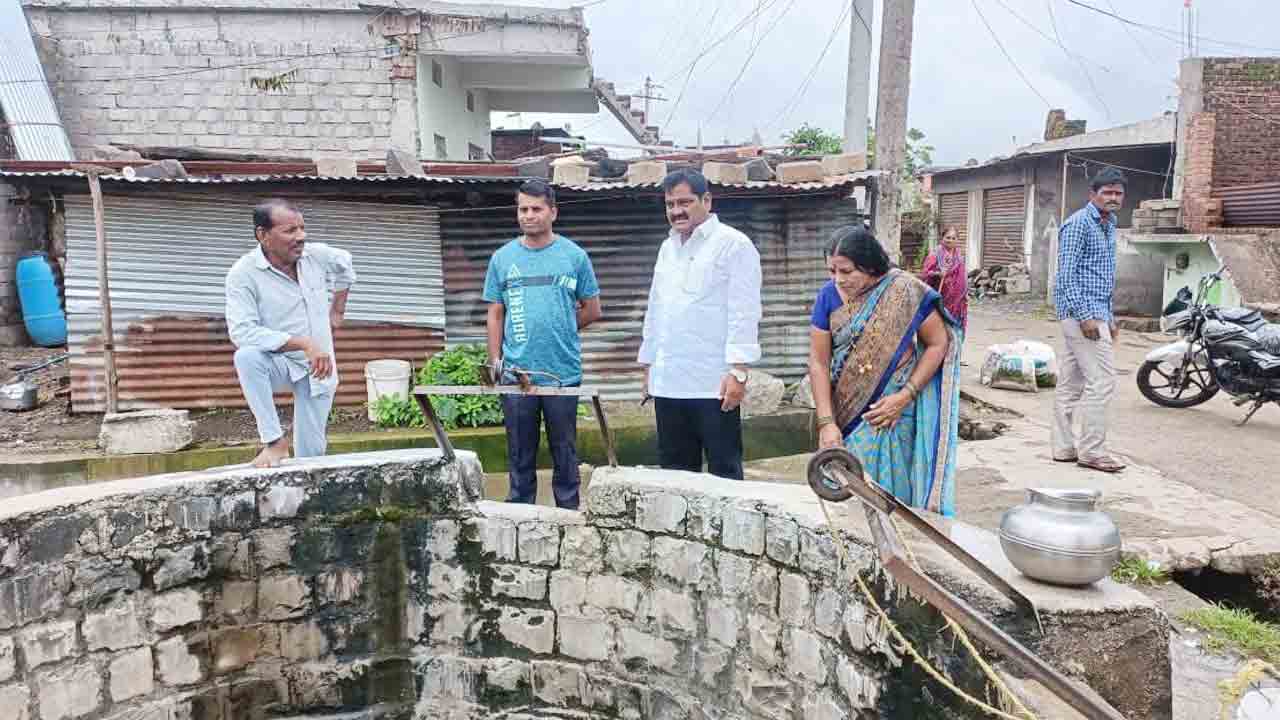 పారిశుధ్యంపై ప్రత్యేక దృష్టి సారించాలి