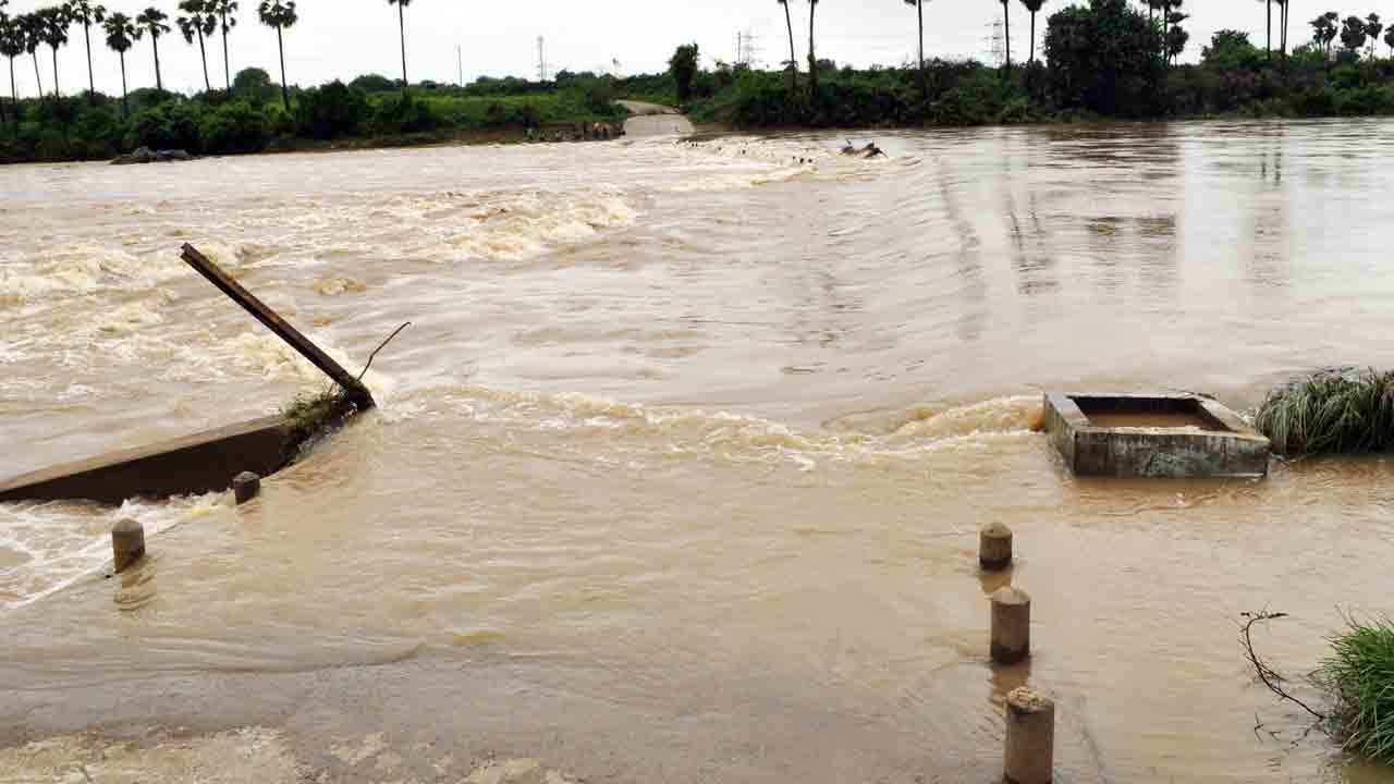 వర్షం.. నష్టం..