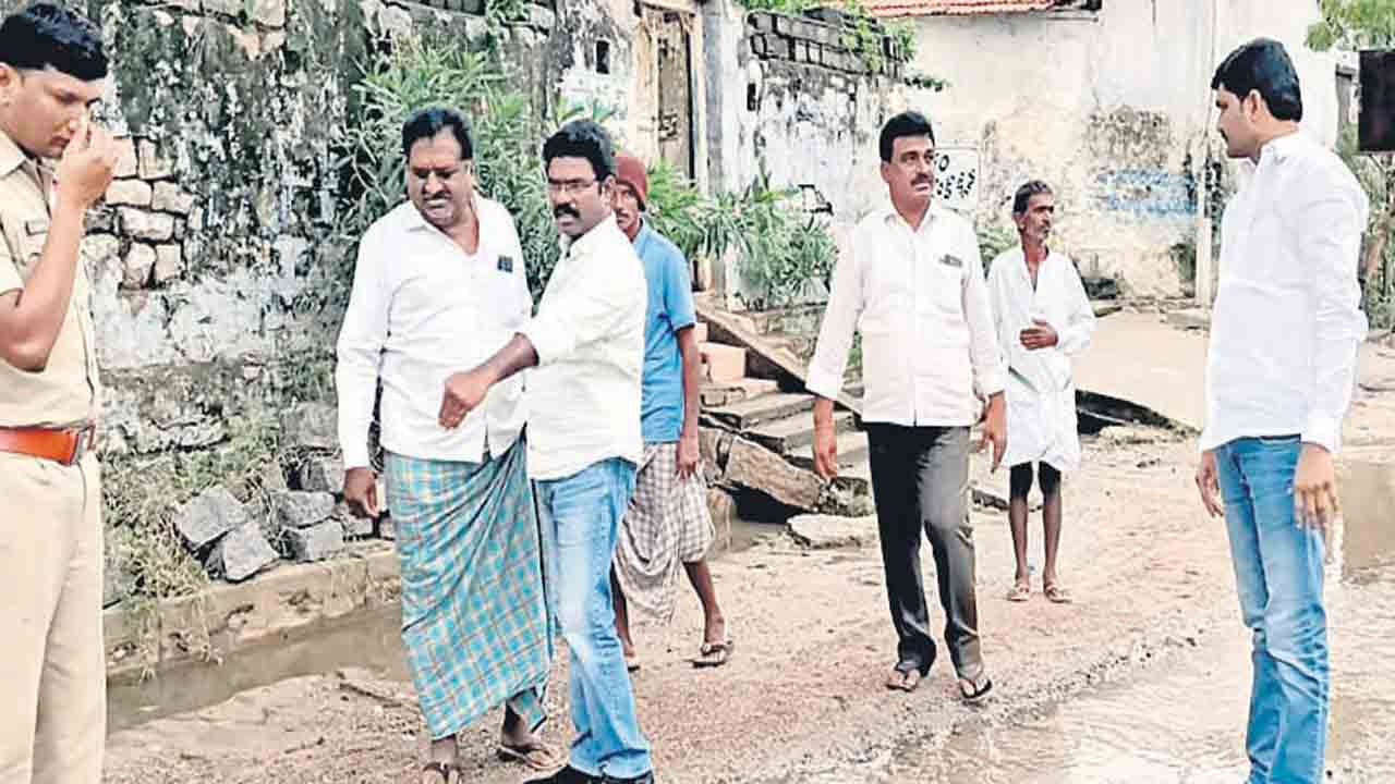 అధైర్య పడద్దు.. అండగా ఉంటాం