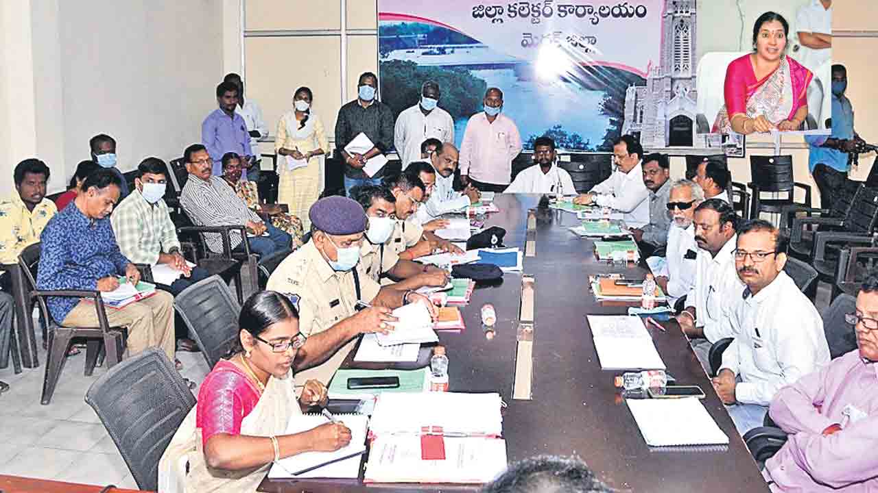 ఎస్సీ, ఎస్టీల కేసులపై తక్షణమే స్పందించాలి