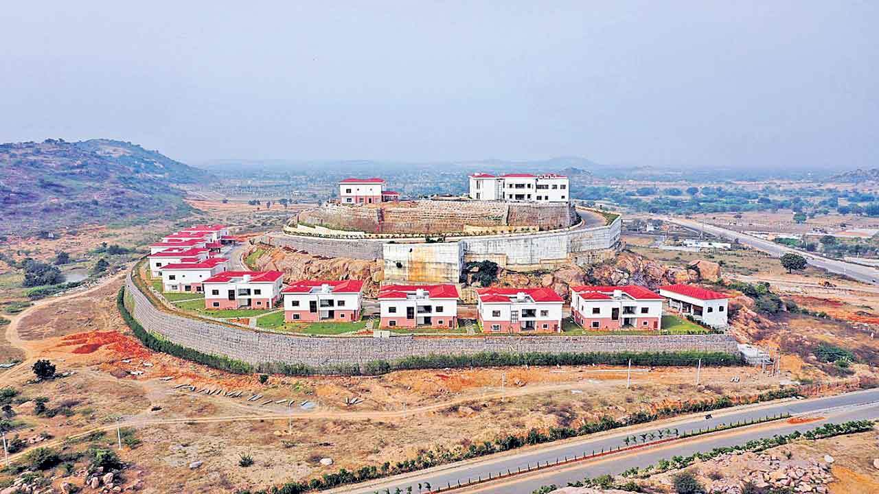 శిఖరాగ్రాన దివ్య విడిది