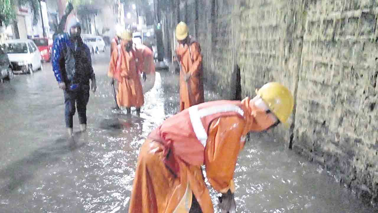 గట్టెక్కిన గండం.. అధికారులు అప్రమత్తం