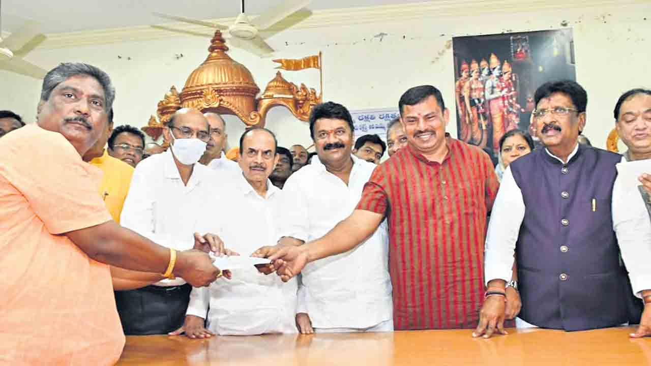 బోనాలకు ముందే ఆర్థికసాయం