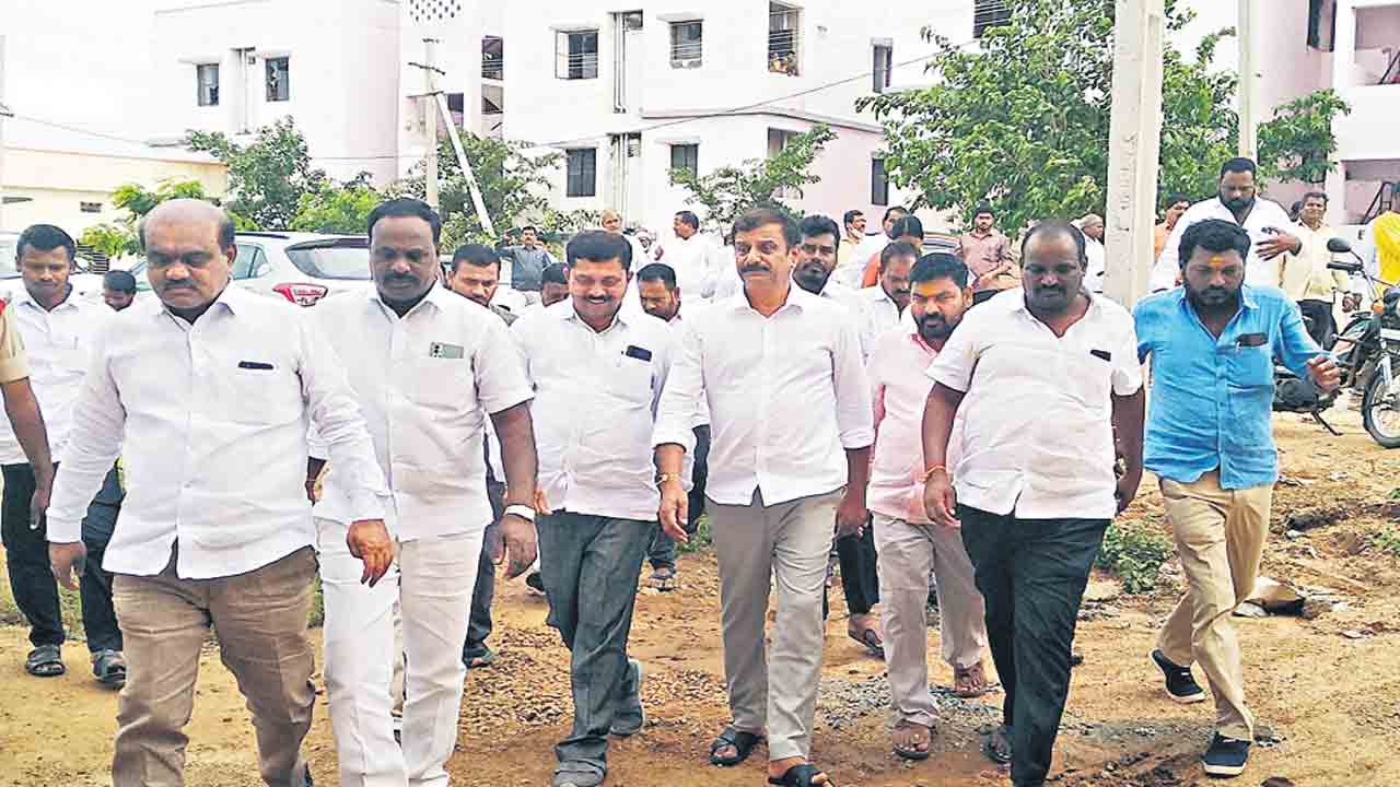 అర్హులందరికీ ఇండ్లు